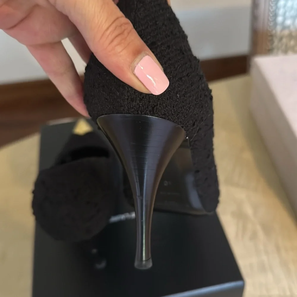 Saint Laurent Tess Boucle Liverpool
Pumps in fair condition - Picture 8 of 8